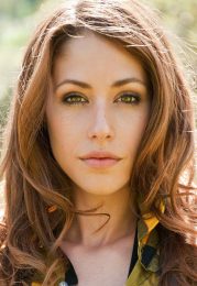 Amanda Crew