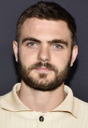 Alex Roe