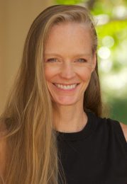 Suzy Amis